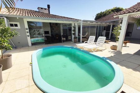 Casa à venda com 160m², 2 quartos e 2 vagasPiscina