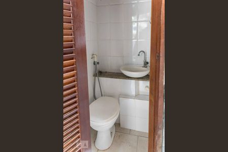 Casa de condomínio à venda com 120m², 4 quartos e 1 vaga Casa de condomínio à venda com 120m², 4 quartos e 1 vagaÁrea Externa - Banheiro