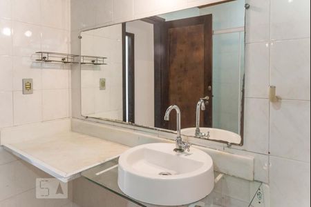 Casa de condomínio à venda com 120m², 4 quartos e 1 vaga Casa de condomínio à venda com 120m², 4 quartos e 1 vagaBanheiro social