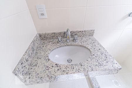 Banheiro de apartamento à venda com 1 quarto, 51m² em Bom Jesus, Porto Alegre