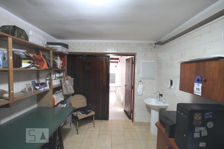 Casa de condomínio à venda com 300m², 3 quartos e 3 vagasEscritório