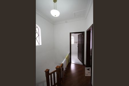 Casa de condomínio à venda com 300m², 3 quartos e 3 vagasCorredor