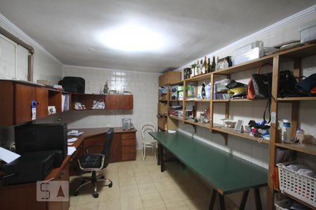Casa de condomínio à venda com 300m², 3 quartos e 3 vagasEscritório
