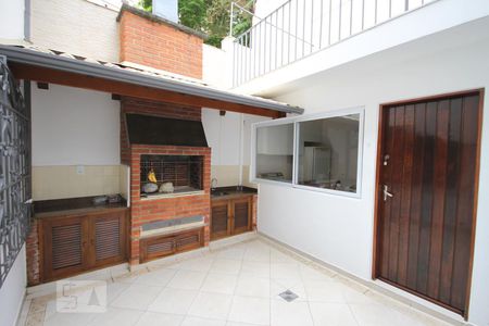 Casa de condomínio à venda com 300m², 3 quartos e 3 vagasQuintal