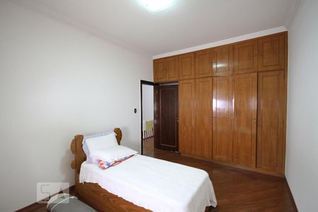 Casa de condomínio à venda com 300m², 3 quartos e 3 vagasQuarto 2