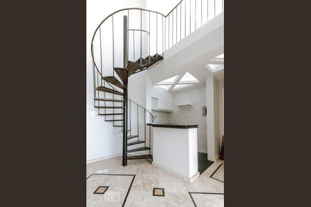 Escada de apartamento para alugar com 2 quartos, 124m² em Rio Vermelho, Salvador