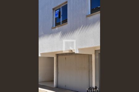 Casa de condomínio à venda com 120m², 3 quartos e 1 vagaFachada