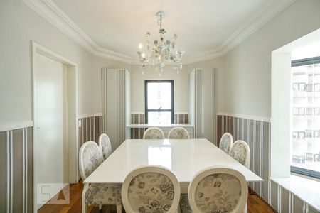 Apartamento para alugar com 203m², 3 quartos e 3 vagas Apartamento para alugar com 203m², 3 quartos e 3 vagasSala de jantar