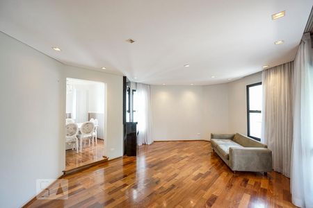 Apartamento para alugar com 203m², 3 quartos e 3 vagas Apartamento para alugar com 203m², 3 quartos e 3 vagasSala de estar