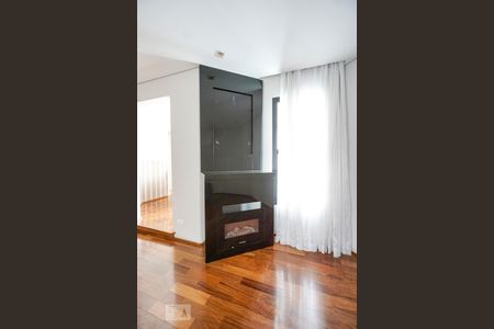 Apartamento para alugar com 203m², 3 quartos e 3 vagas Apartamento para alugar com 203m², 3 quartos e 3 vagasLareira