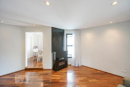 Apartamento para alugar com 203m², 3 quartos e 3 vagas Apartamento para alugar com 203m², 3 quartos e 3 vagasSala de estar