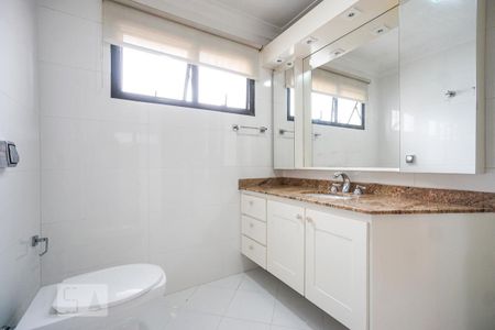 Apartamento para alugar com 203m², 3 quartos e 3 vagas Apartamento para alugar com 203m², 3 quartos e 3 vagasBanheiro da suíte 02