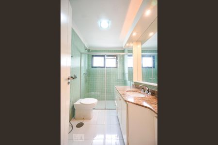 Apartamento para alugar com 203m², 3 quartos e 3 vagas Apartamento para alugar com 203m², 3 quartos e 3 vagasBanheiro da suíte 01