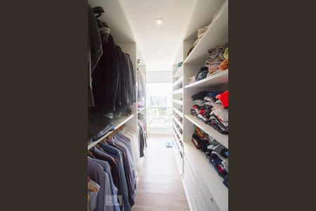 Apartamento à venda com 118m², 2 quartos e 2 vagasCloset Suíte 1