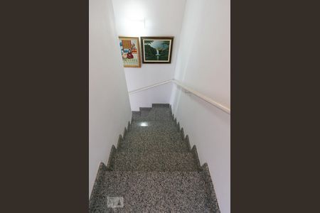 Casa de condomínio à venda com 102m², 2 quartos e 2 vagasEscadas