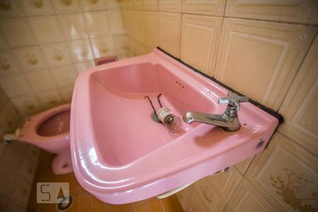 Casa à venda com 150m², 5 quartos e 4 vagasBanheiro de Serviço - Torneira