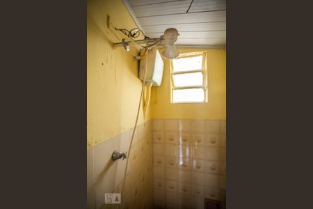 Casa à venda com 150m², 5 quartos e 4 vagasBanheiro de Serviço - Chuveiro