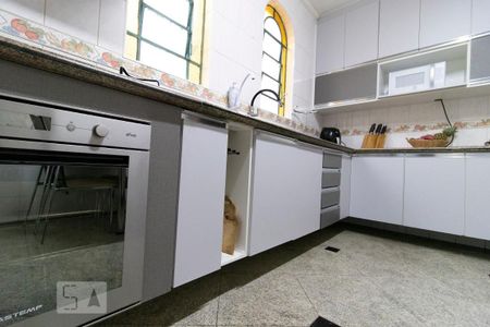Casa à venda com 185m², 3 quartos e 3 vagasCozinha - Armários