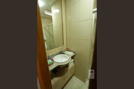 Banheiro de casa de condomínio para alugar com 2 quartos, 55m² em Vila Laís, São Paulo
