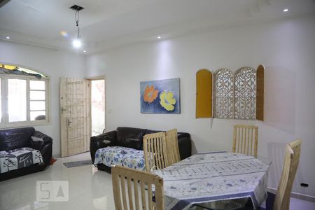 Sala de casa para alugar com 2 quartos, 134m² em Vila Tupi, Praia Grande