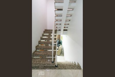 Escadas de casa à venda com 3 quartos, 175m² em Jardim Franca, São Paulo