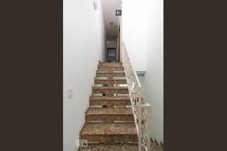 Casa à venda com 175m², 3 quartos e 4 vagasEscadas