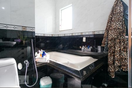 Casa à venda com 175m², 3 quartos e 4 vagasBanheiro da Suíte 1