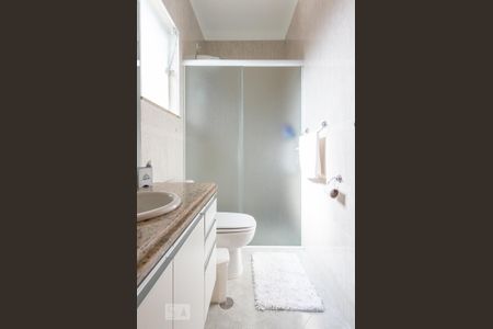 Casa à venda com 175m², 3 quartos e 4 vagasBanheiro da Suíte 2