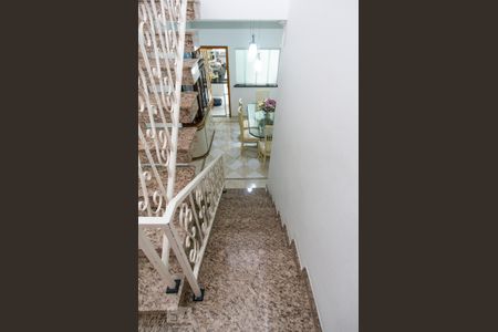 Casa à venda com 175m², 3 quartos e 4 vagasEscadas