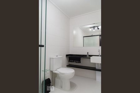 Banheiro de kitnet/studio para alugar com 1 quarto, 27m² em Mirandópolis, São Paulo