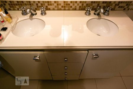 Apartamento para alugar com 168m², 3 quartos e 2 vagasBanheiro