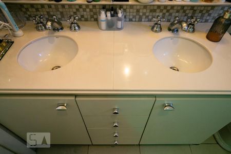 Apartamento para alugar com 168m², 3 quartos e 2 vagasBanheiro da suíte