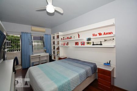 Casa à venda com 240m², 3 quartos e 2 vagasSuíte 1