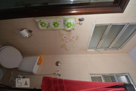 Casa à venda com 240m², 3 quartos e 2 vagasBanheiro