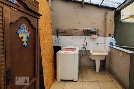 Casa à venda com 163m², 3 quartos e 2 vagas Casa à venda com 163m², 3 quartos e 2 vagasÁrea de Serviço( principal)