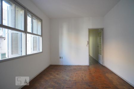 Sala de Apartamento com 2 quartos, 75m² Petrópolis