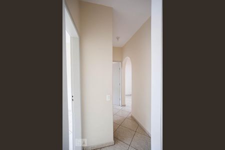 Corredor de apartamento para alugar com 2 quartos, 68m² em Carlos Prates, Belo Horizonte