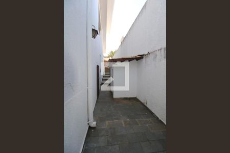 Casa à venda com 323m², 3 quartos e 4 vagasCorredor externo 2 e canil