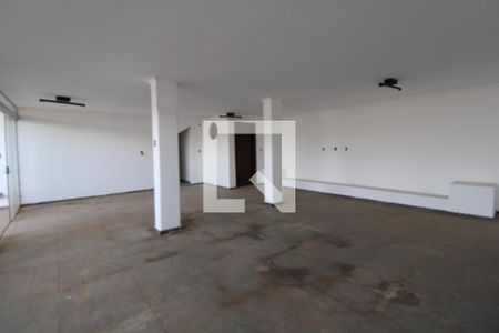 Casa à venda com 323m², 3 quartos e 4 vagasSalão de Festas