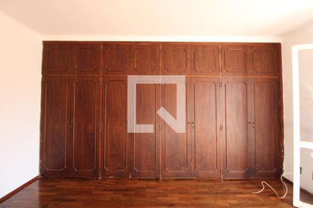 Casa à venda com 323m², 3 quartos e 4 vagasQuarto 1 (suíte)