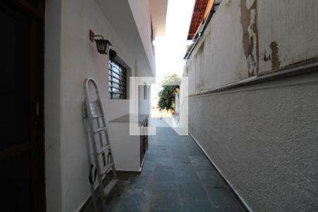 Casa à venda com 323m², 3 quartos e 4 vagasCorredor Externo 1