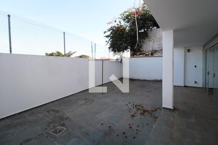 Casa à venda com 323m², 3 quartos e 4 vagasQuintal