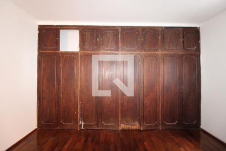 Casa à venda com 323m², 3 quartos e 4 vagasQuarto 2 (suíte)