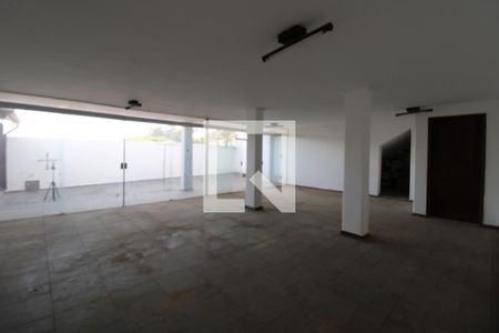 Casa à venda com 323m², 3 quartos e 4 vagasSalão de Festas