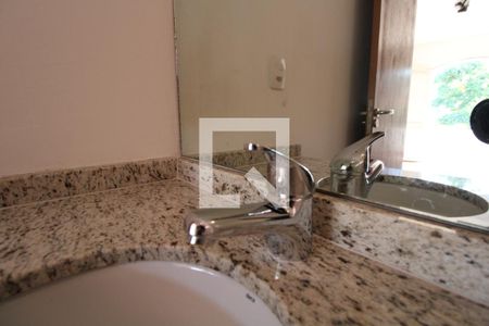 Casa à venda com 323m², 3 quartos e 4 vagasBanheiro da Suíte 1