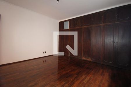 Casa à venda com 323m², 3 quartos e 4 vagasQuarto 2 (suíte)