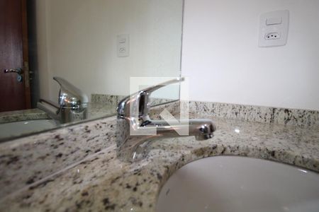 Casa à venda com 323m², 3 quartos e 4 vagasBanheiro da Suíte 2