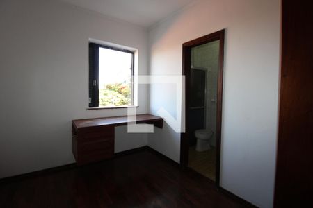 Casa à venda com 323m², 3 quartos e 4 vagasQuarto de Serviço