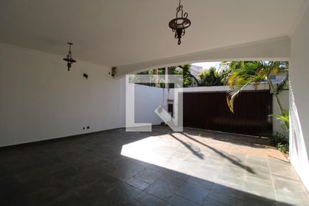 Casa à venda com 323m², 3 quartos e 4 vagasGaragem e Jardim