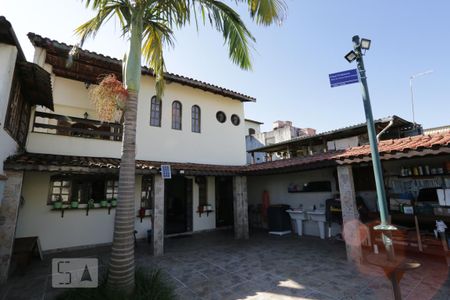 Casa para alugar com 250m², 3 quartos e 2 vagasQuintal/Fachada da Casa